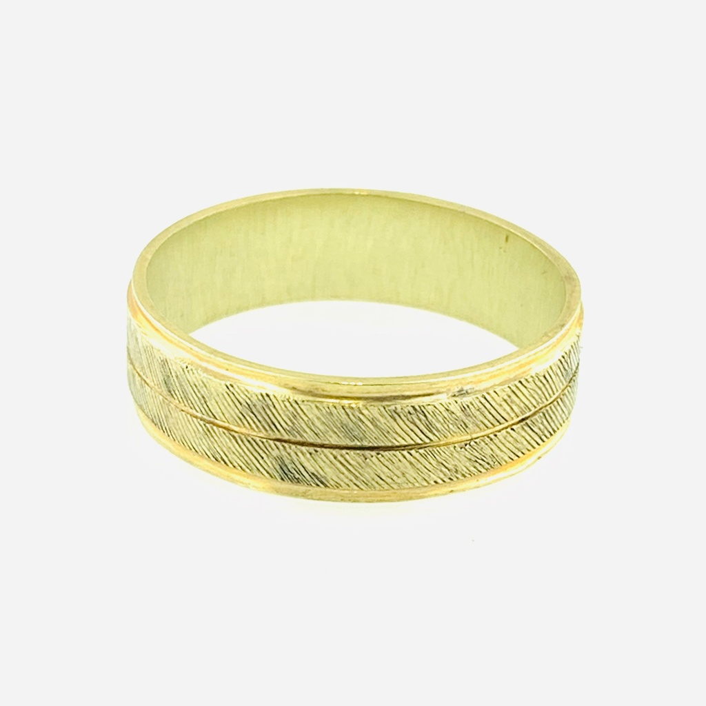[372246/4.0/AMA18/4] ARGOLLA JASPEADA CON LINEA AL CENTRO (Oro amarillo 18kt, 4mm, 4.0)
